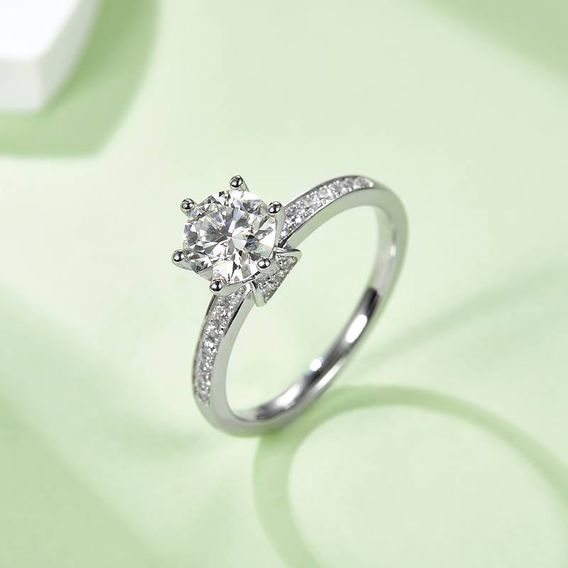 直臂五湖四海微镶S925银镀白金MoissaniteWomen's Ring1ctD级
